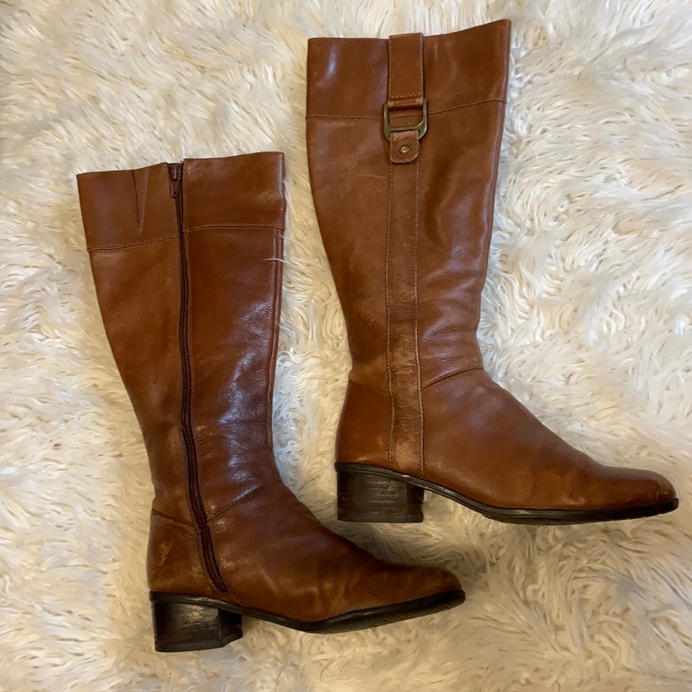 Bandolino Tan Leather Riding Boots with Brass Detail. Sz 7.5